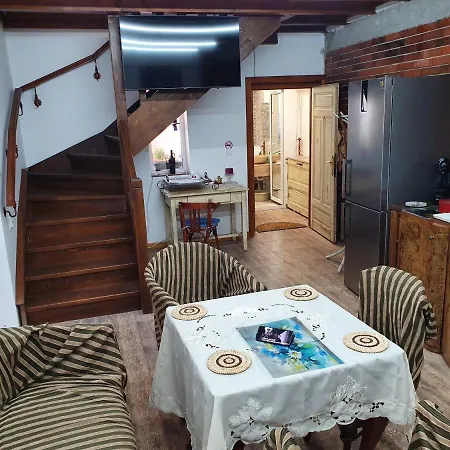 Modern And Old Апартаменты