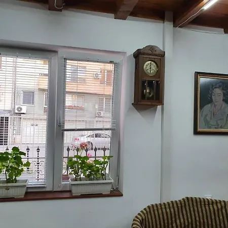 Modern And Old Апартаменты София