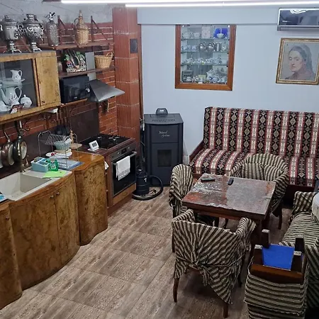 Modern And Old Апартаменты